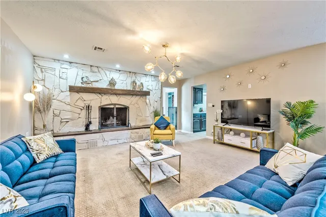 $3,995 | 7171 Hinson Street, Las Vegas, NV 89118