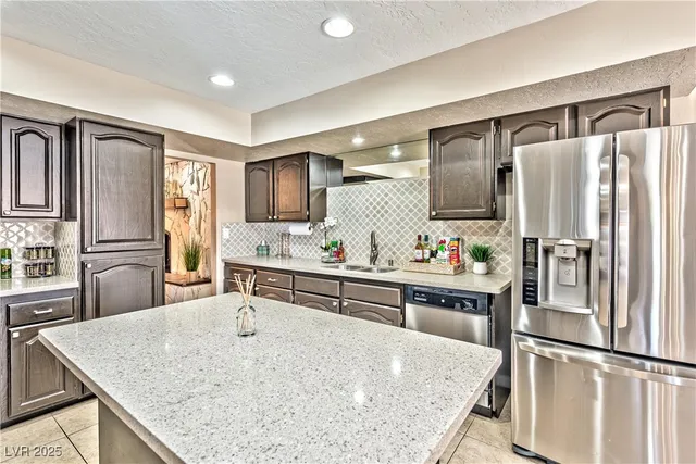 $3,995 | 7171 Hinson Street, Las Vegas, NV 89118