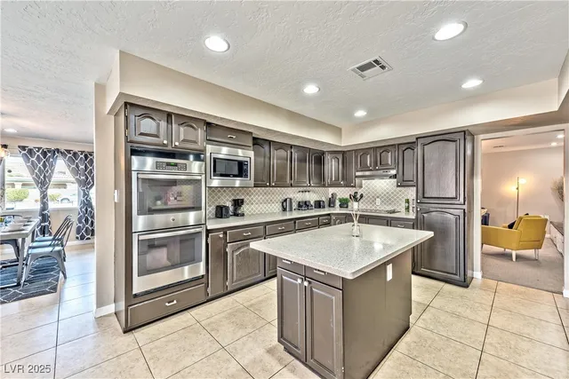 $3,995 | 7171 Hinson Street, Las Vegas, NV 89118