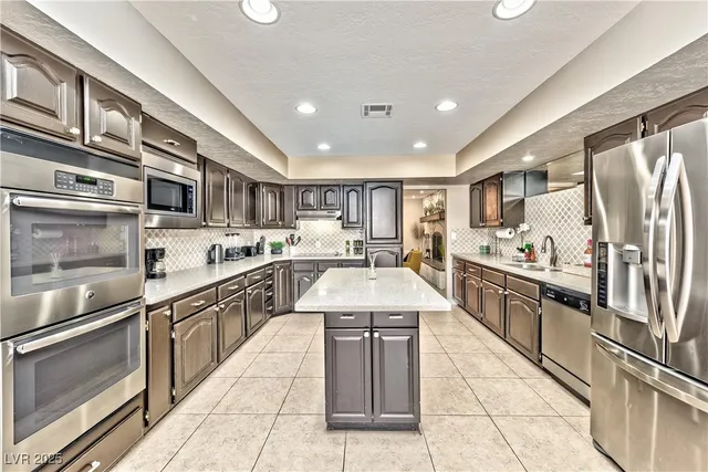 $3,995 | 7171 Hinson Street, Las Vegas, NV 89118