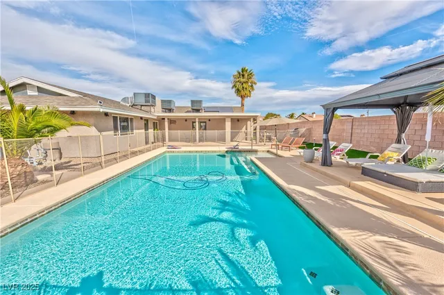 $3,995 | 7171 Hinson Street, Las Vegas, NV 89118