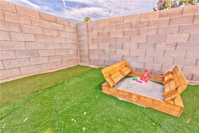 $3,995 | 7171 Hinson Street, Las Vegas, NV 89118