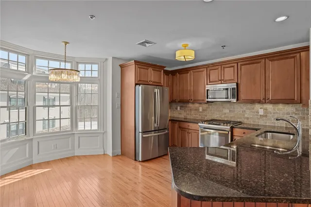 $4,000 | 109 Vistas Court, East Greenwich, RI 02818