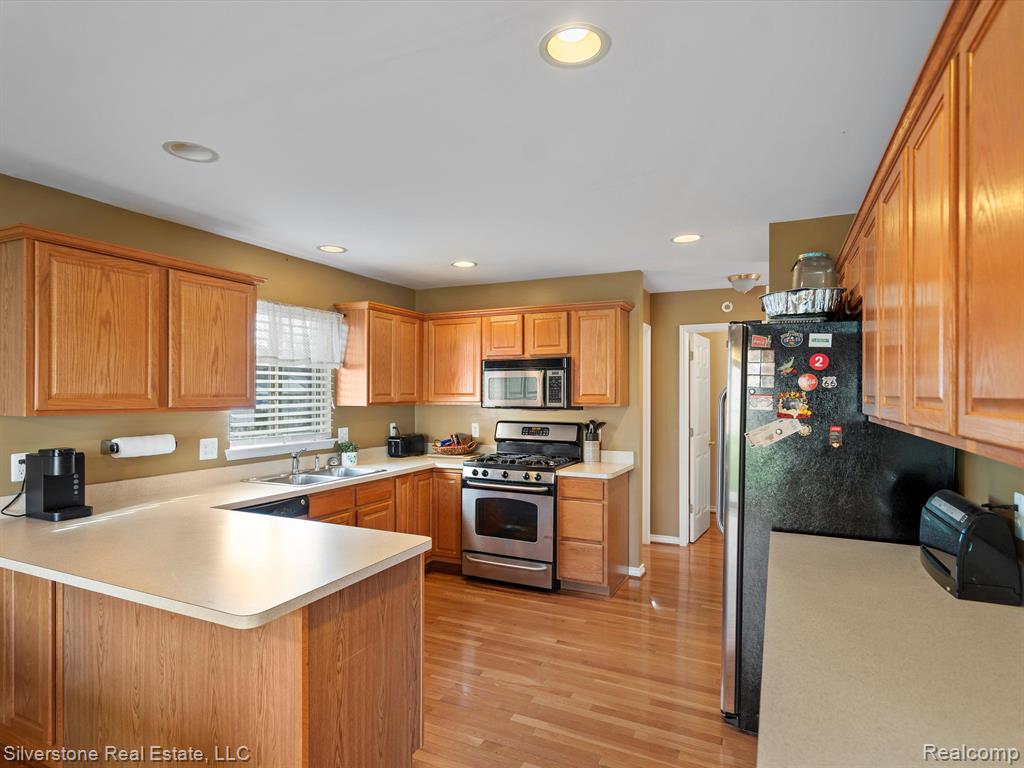 3759 Alida Avenue Rochester, MI 48309 - Photo 9 of 34