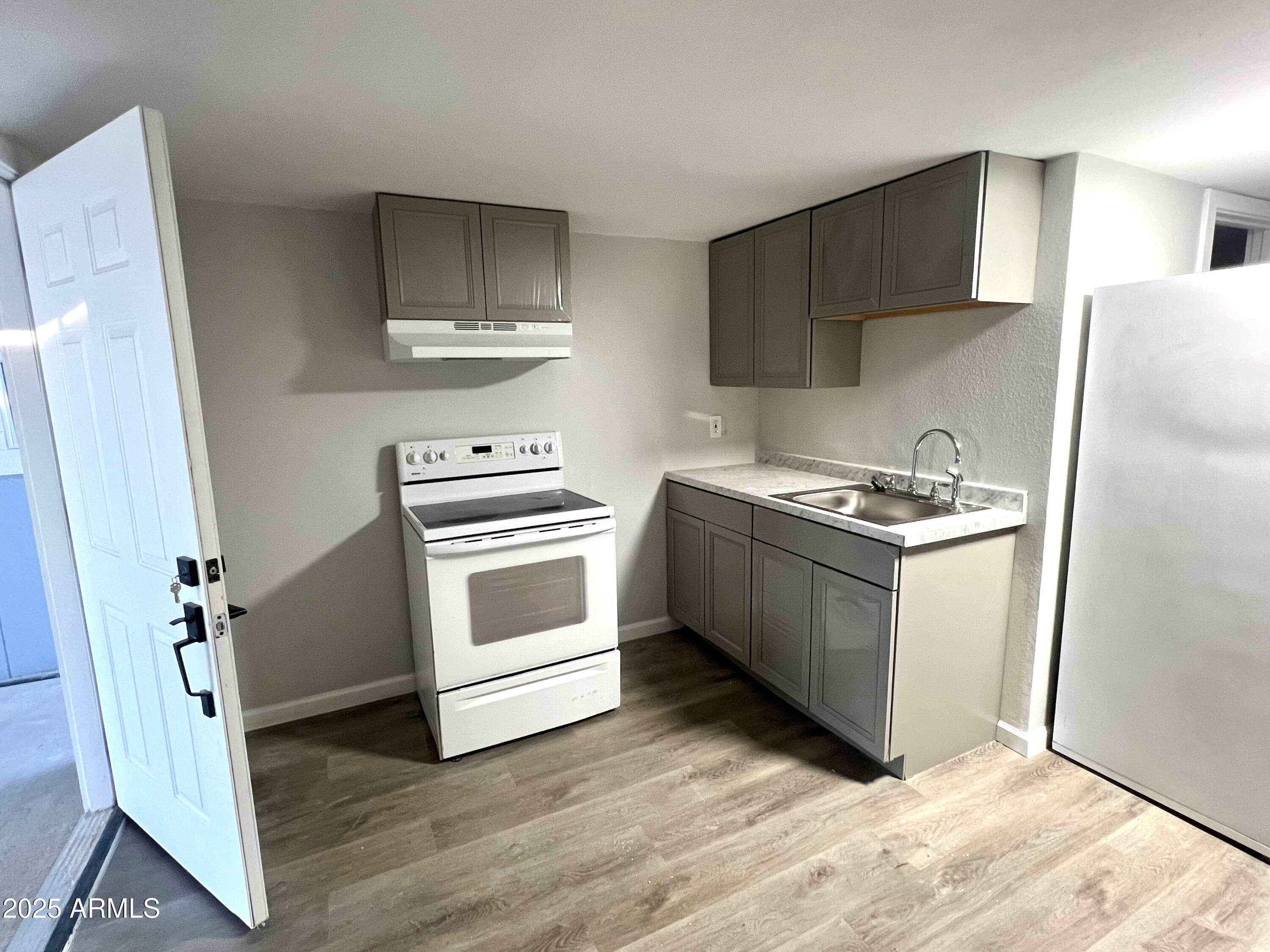 19039 North Dinero Road Peoria, AZ 85373 - Photo 11 of 39 casita kitchen applicanes