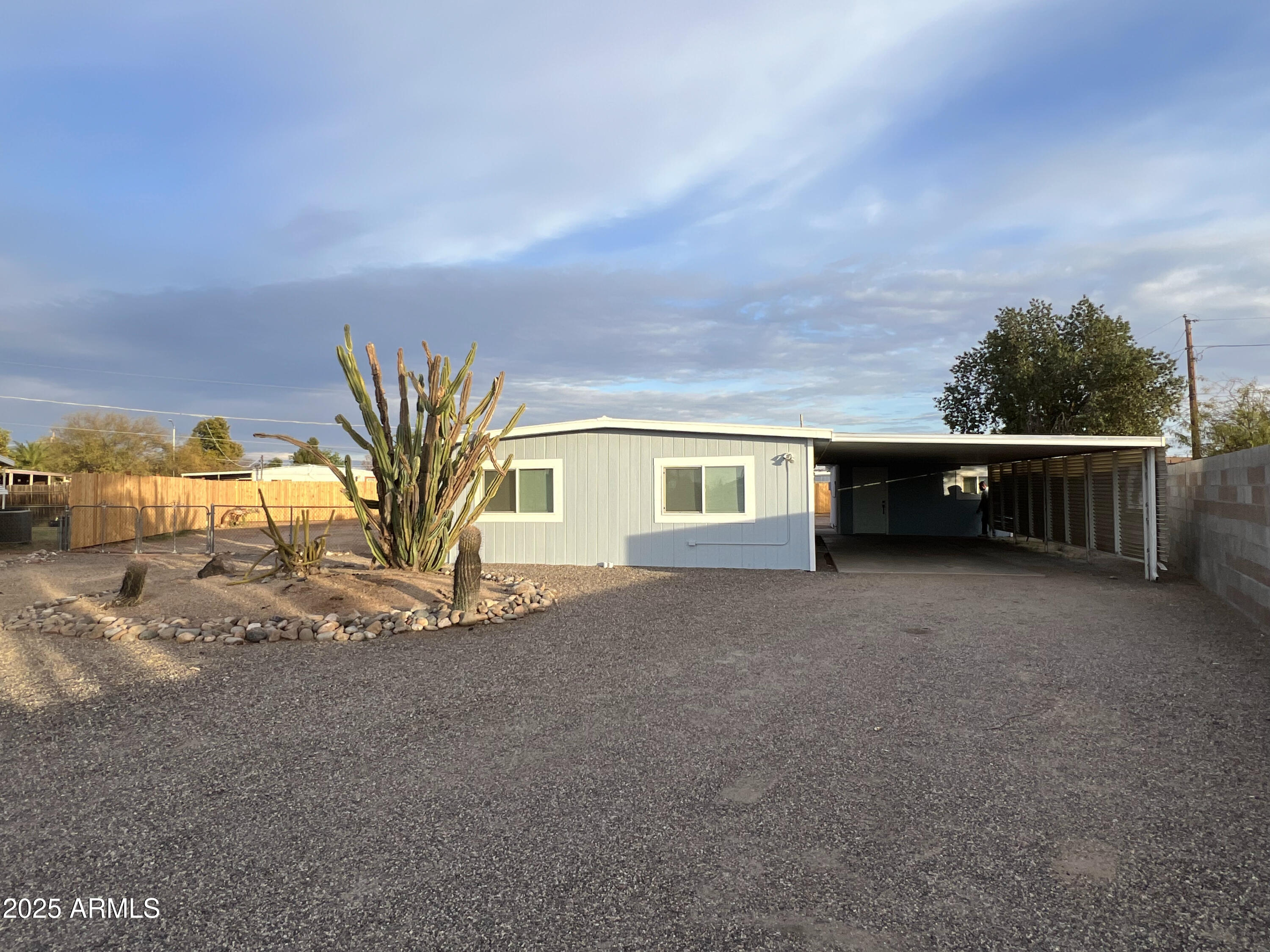 19039 North Dinero Road Peoria, AZ 85373 - Photo 2 of 39 IMG_1020