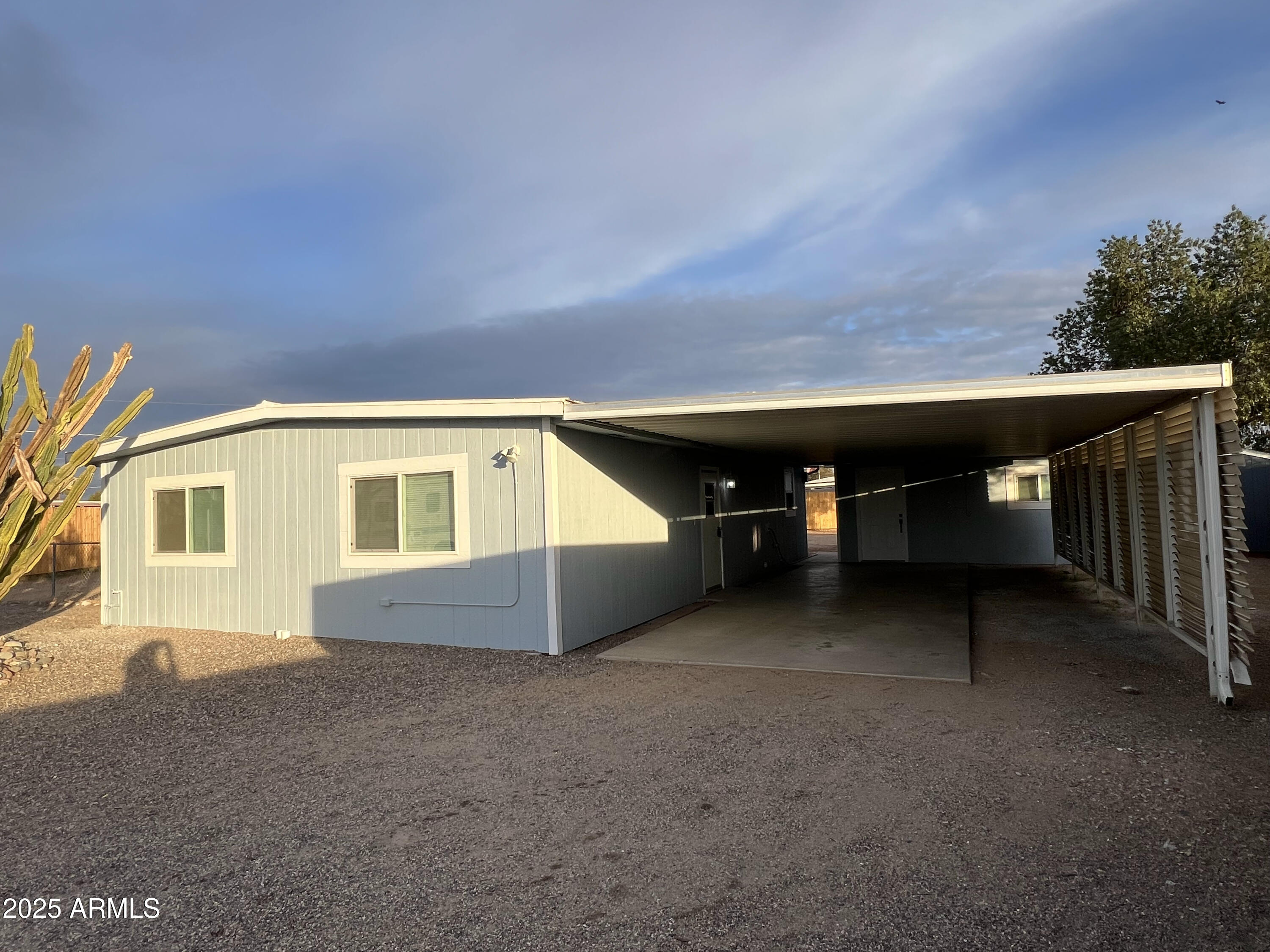 19039 North Dinero Road Peoria, AZ 85373 - Photo 3 of 39 IMG_1023