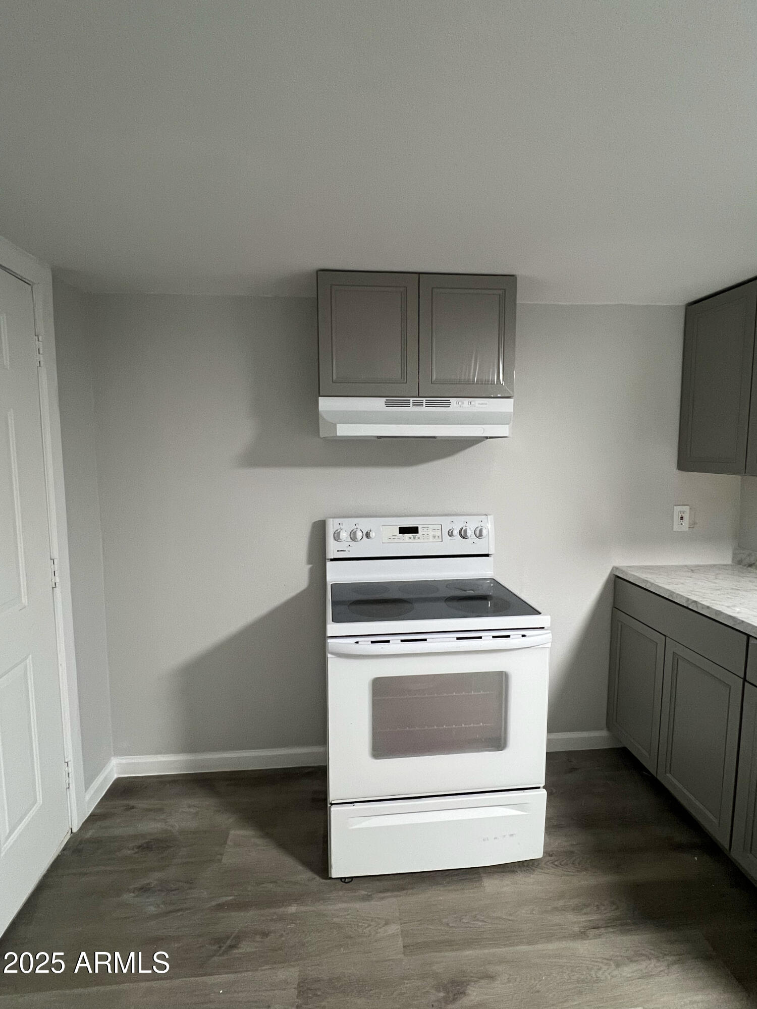 19039 North Dinero Road Peoria, AZ 85373 - Photo 10 of 39 casita kitchen applicanes 2