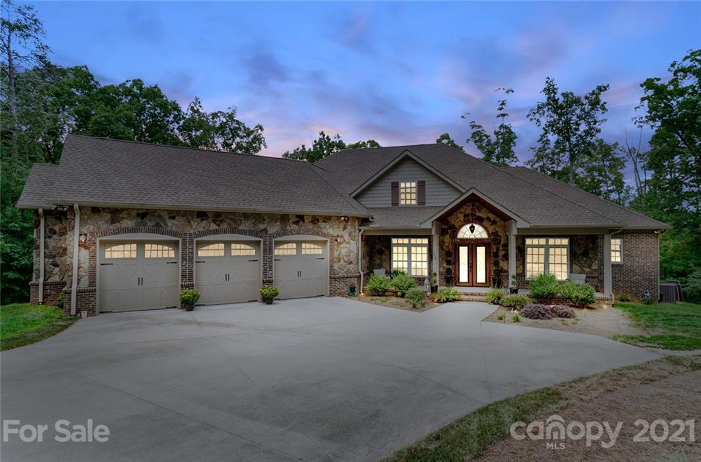 139 Mariners Bluff Road York, SC 29745 - Photo 1 of 43 Gallery Image 1