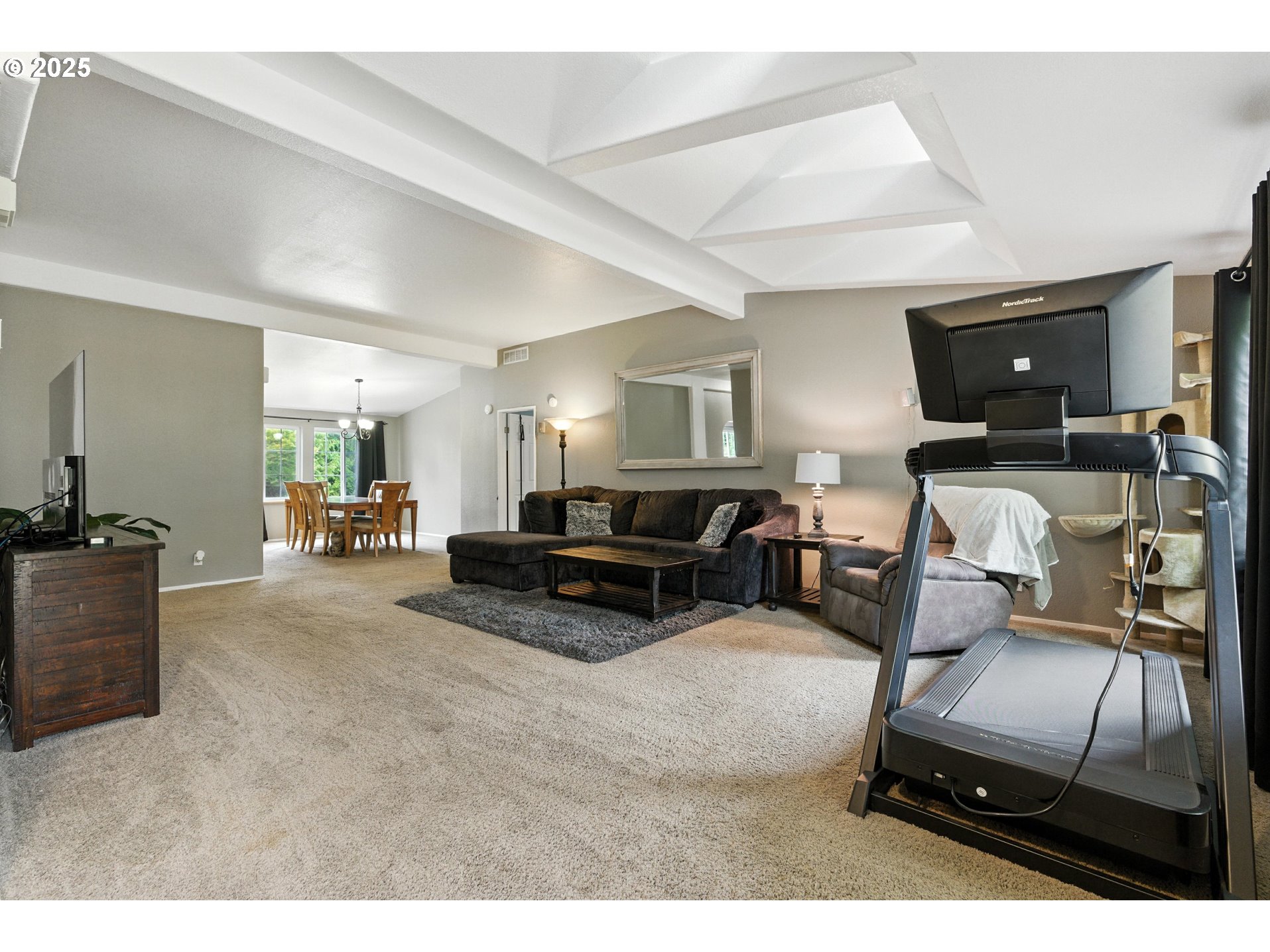 20160 Southeast Foster Road Damascus, OR 97089 - Photo 15 of 48 a living room with furniture