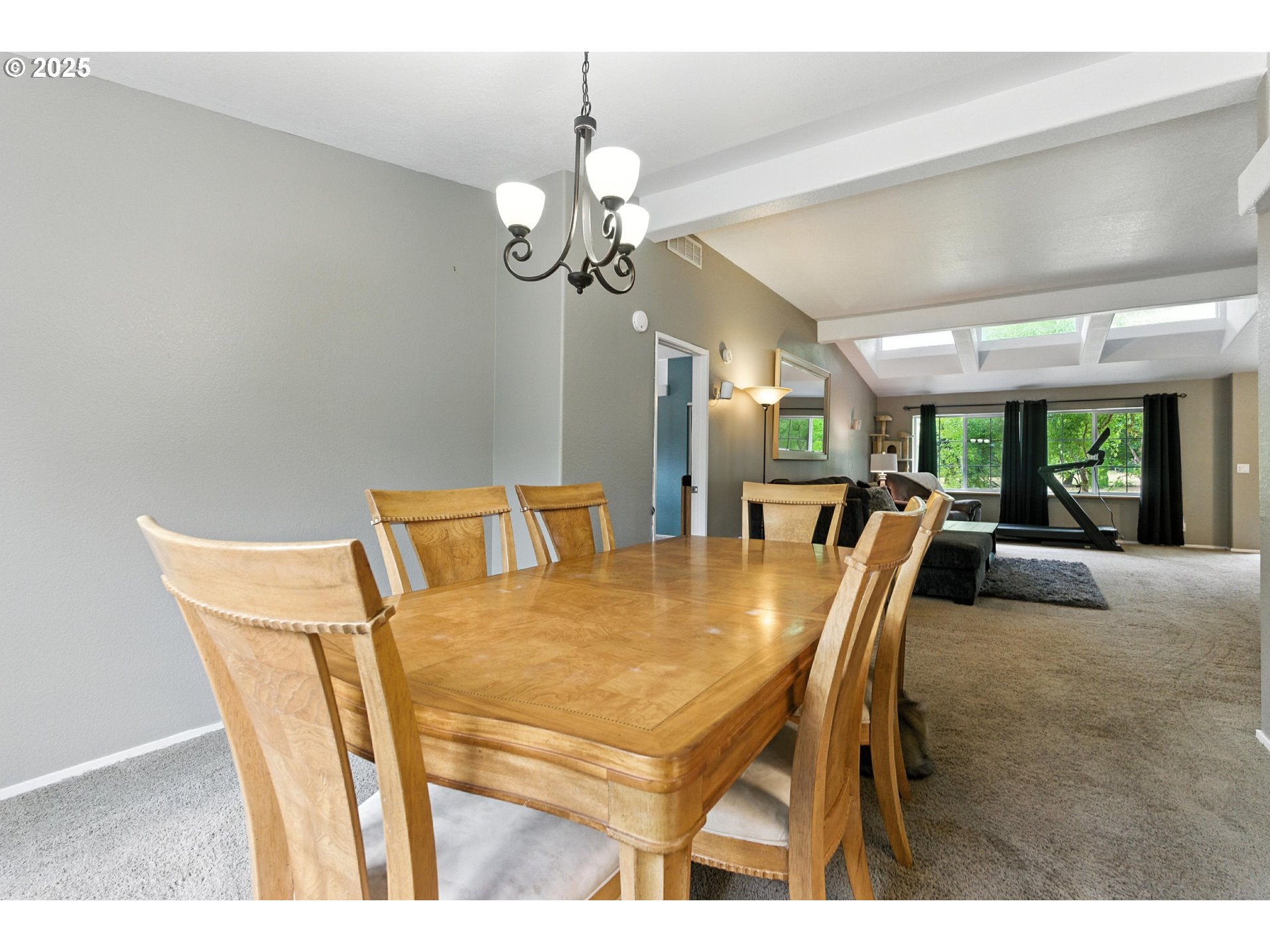20160 Southeast Foster Road Damascus, OR 97089 - Photo 19 of 48 a view of a dining room with furniture