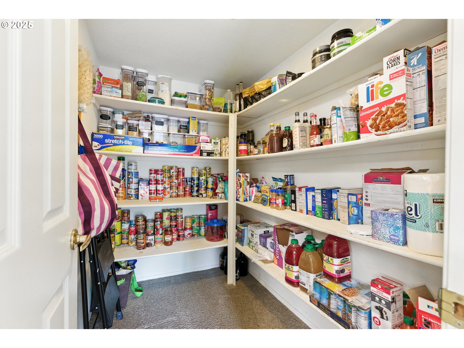 20160 Southeast Foster Road Damascus, OR 97089 - Photo 39 of 48 a room with lots of different kinds of stuff
