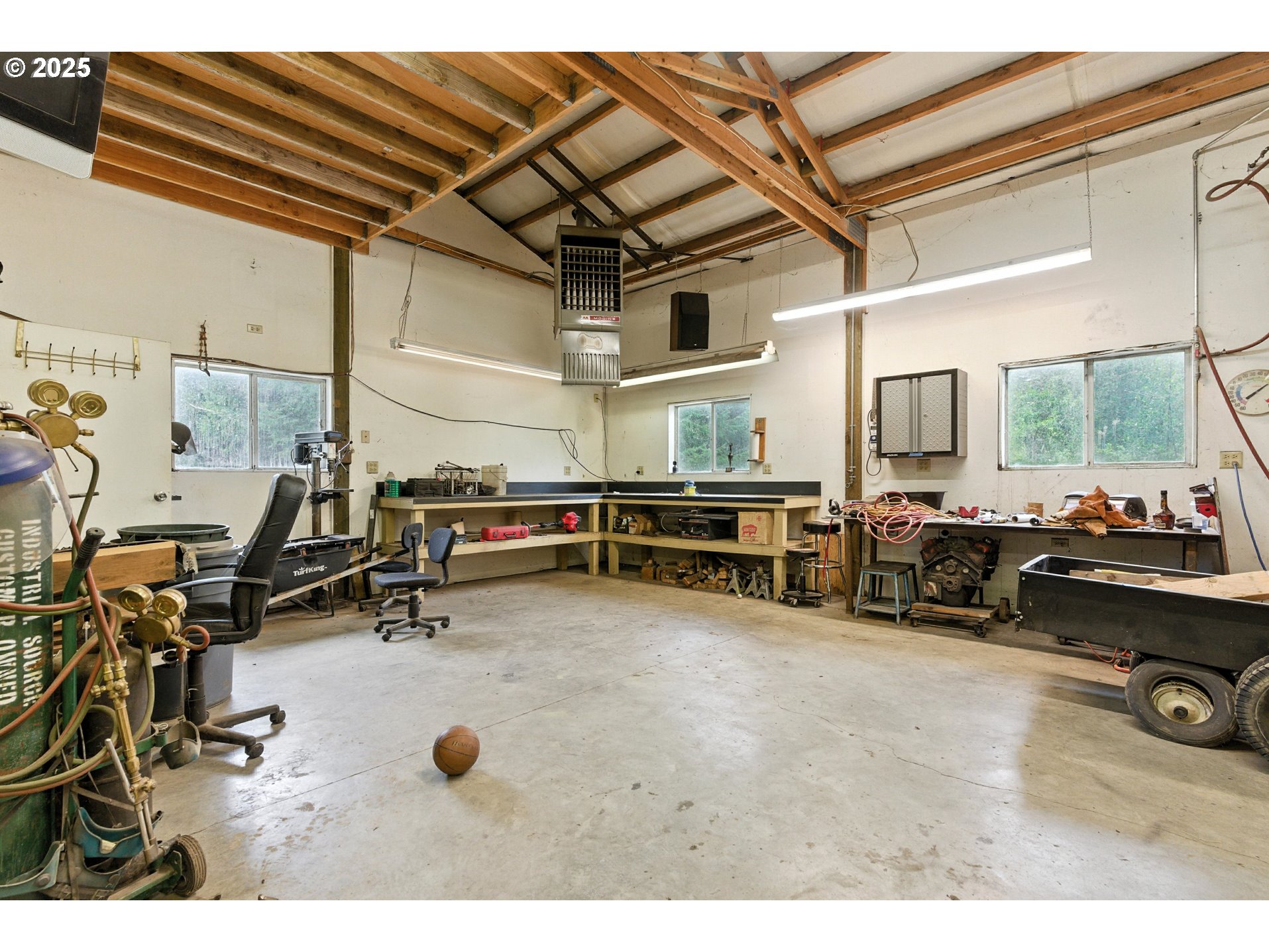 20160 Southeast Foster Road Damascus, OR 97089 - Photo 46 of 48 a view of a room with gym equipment