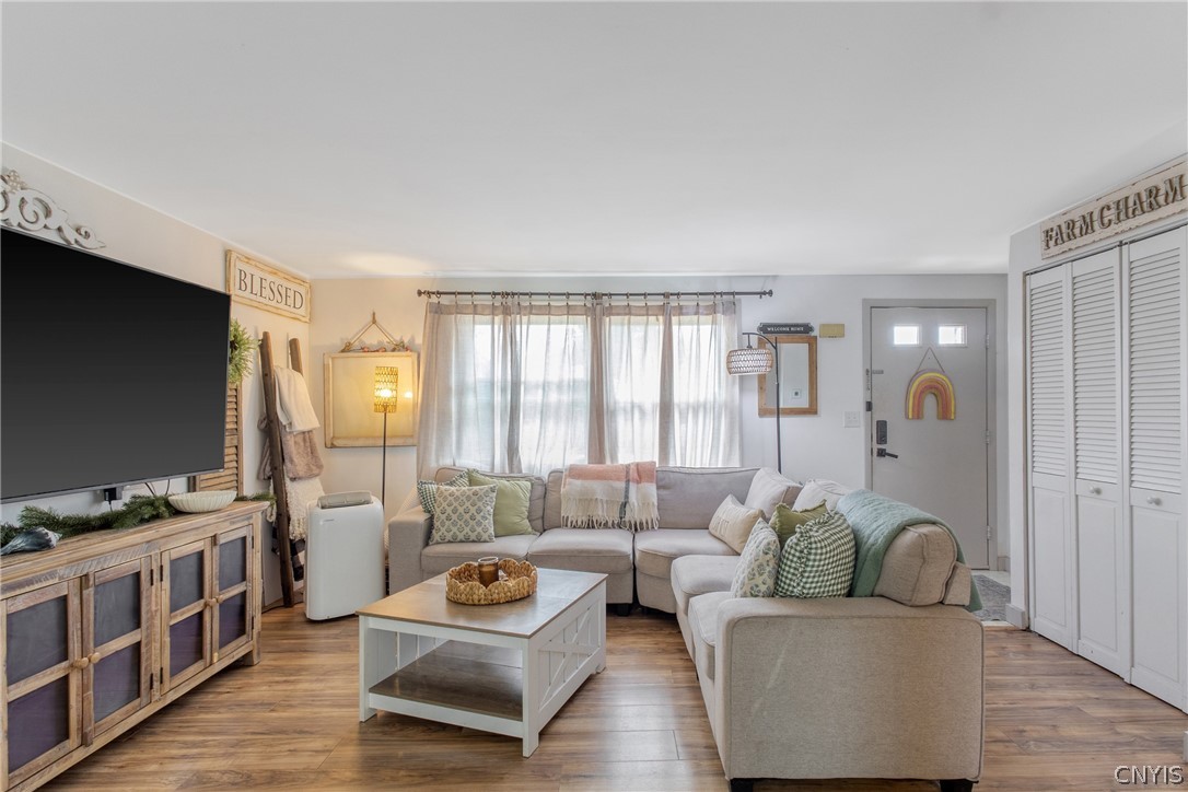 7388 Oak Post Road Clay, NY 13088 - Photo 12 of 32 Gallery Image 12