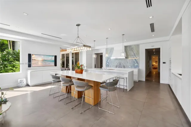 $24,500,000 | 180 Cape Florida Drive, Key Biscayne, FL 33149