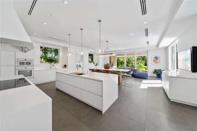 $24,500,000 | 180 Cape Florida Drive, Key Biscayne, FL 33149