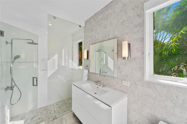 $24,500,000 | 180 Cape Florida Drive, Key Biscayne, FL 33149