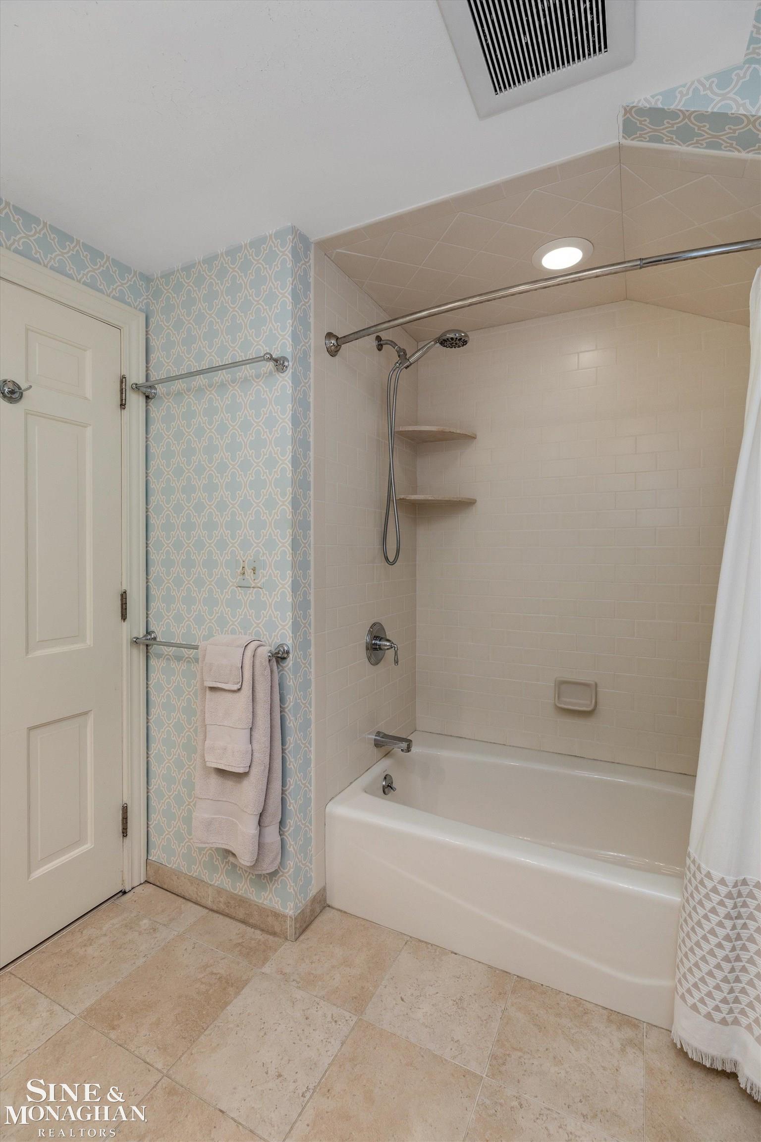 218 Merriweather Road Grosse Pointe, MI 48236 - Photo 36 of 51 50194541-2b56657a-07b3-4c3a-b9d4-55b9e5e371fe.JPG