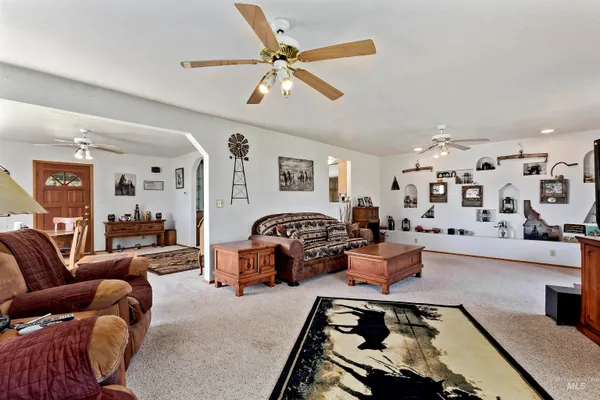 $989,000 | 1289 East 2350th Street South, Bliss, ID 83314