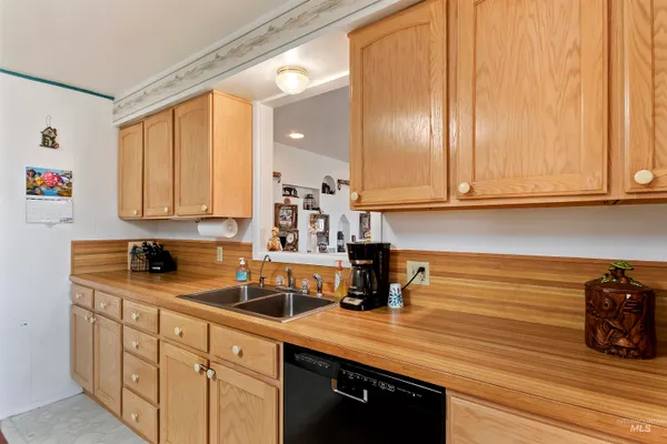 $989,000 | 1289 East 2350th Street South, Bliss, ID 83314