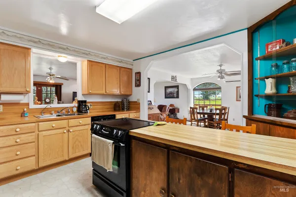 $989,000 | 1289 East 2350th Street South, Bliss, ID 83314