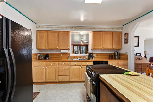 $989,000 | 1289 East 2350th Street South, Bliss, ID 83314