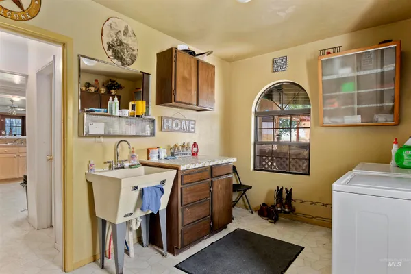 $989,000 | 1289 East 2350th Street South, Bliss, ID 83314