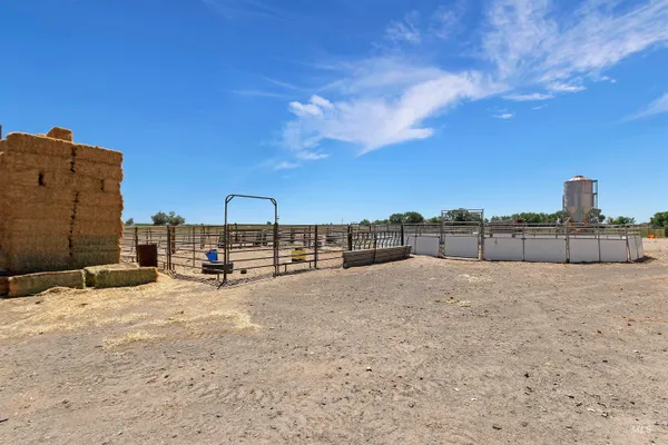 $989,000 | 1289 East 2350th Street South, Bliss, ID 83314