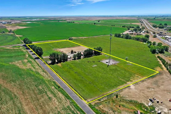 $989,000 | 1289 East 2350th Street South, Bliss, ID 83314