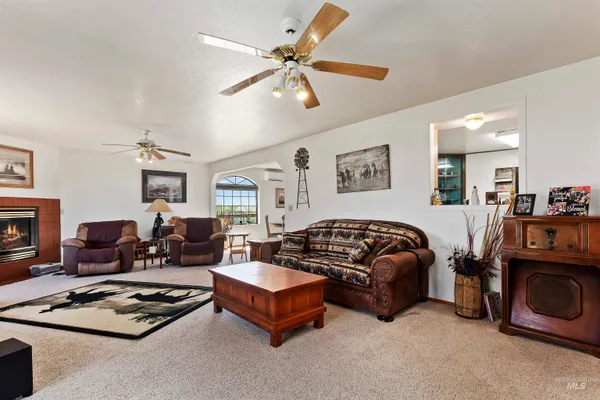 $989,000 | 1289 East 2350th Street South, Bliss, ID 83314