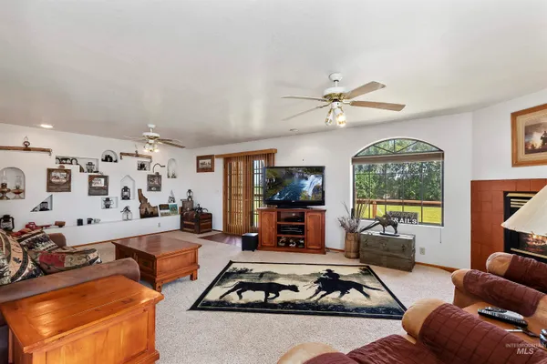 $989,000 | 1289 East 2350th Street South, Bliss, ID 83314