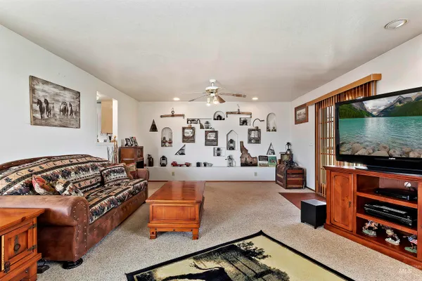 $989,000 | 1289 East 2350th Street South, Bliss, ID 83314