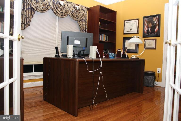 14327 Driftwood Road Bowie, MD 20721 - Photo 15 of 30 Library