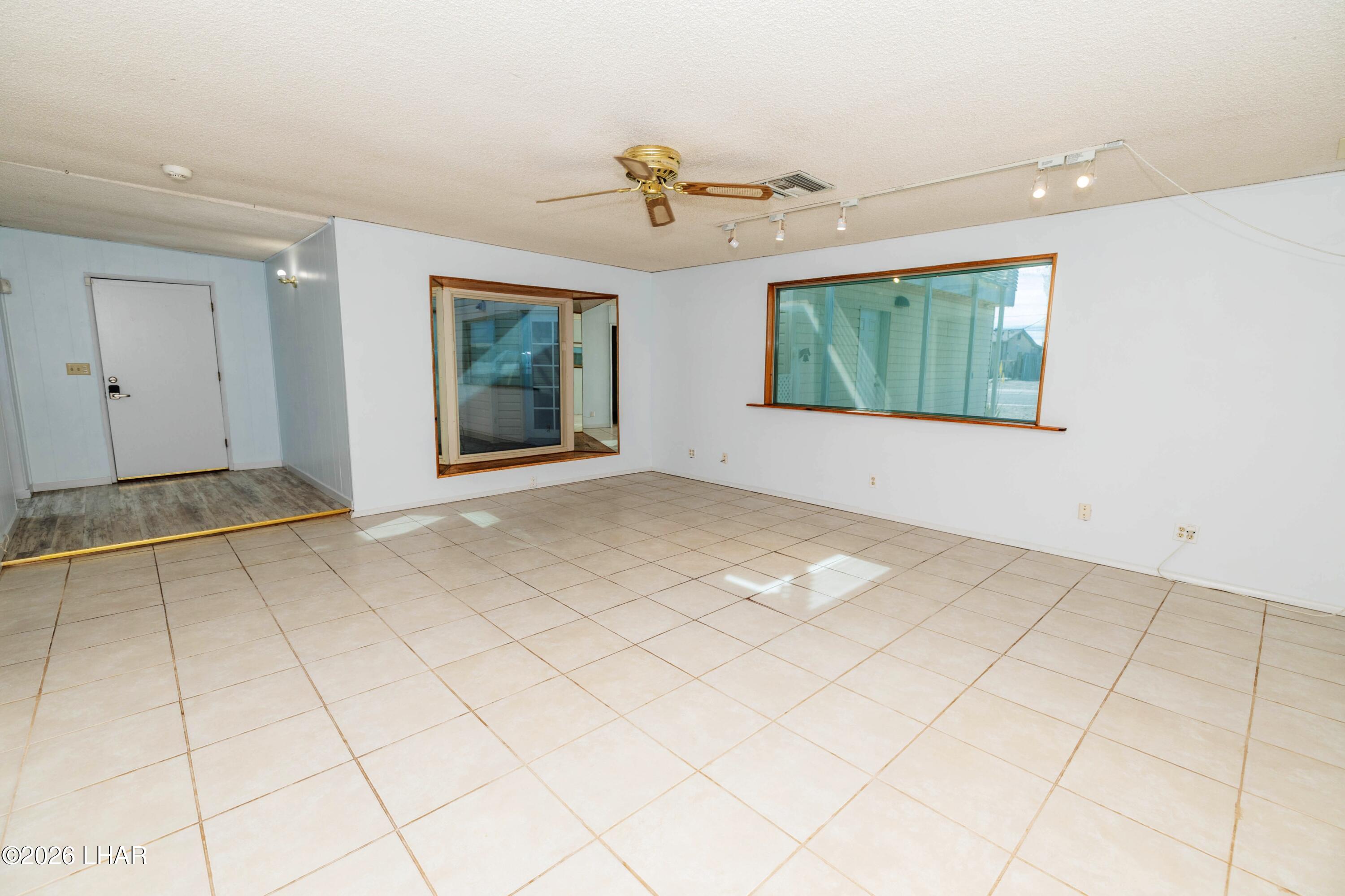 309 Ocotillo Avenue Parker, AZ 85344 - Photo 22 of 42 living room