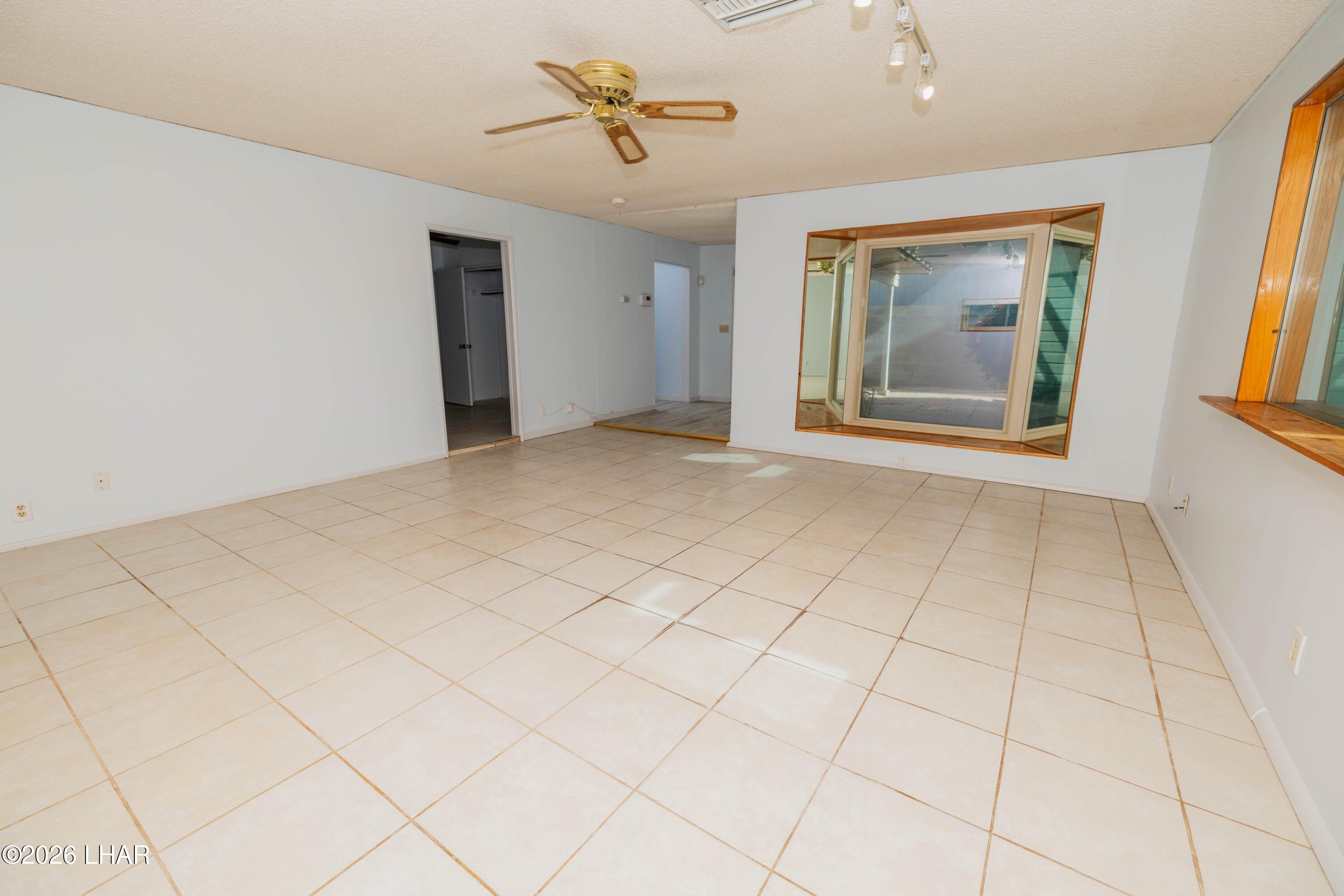 309 Ocotillo Avenue Parker, AZ 85344 - Photo 23 of 42 living room