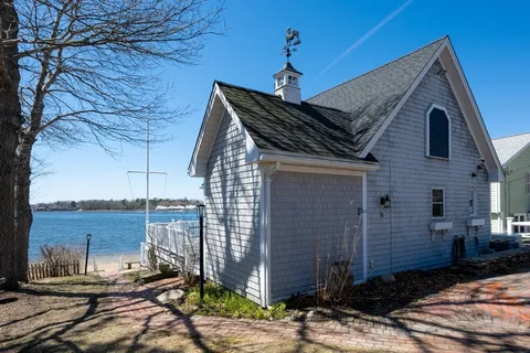$850,000 | 15 Oakhill Road, Wareham, MA 02571