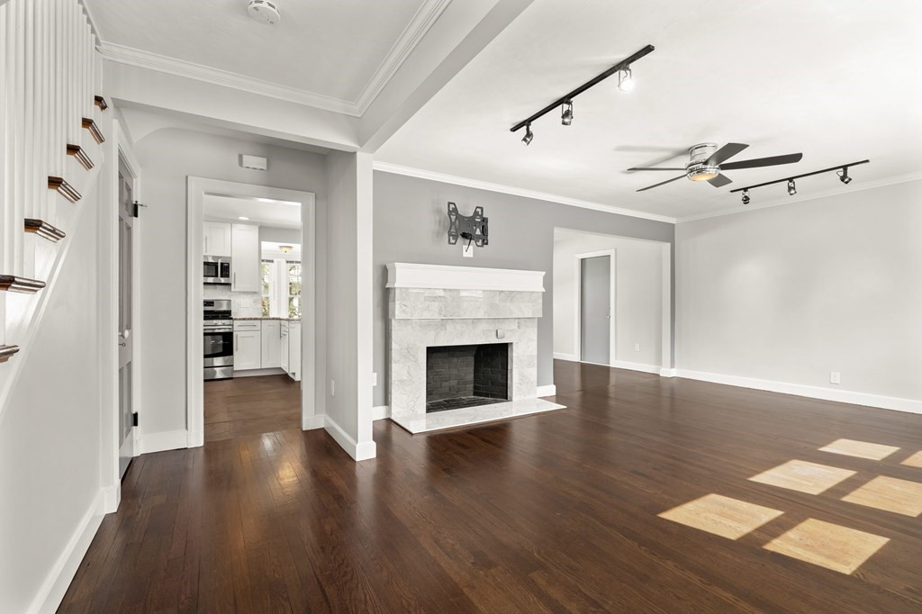 6 Sunnybank Road Boston, MA 02132 - Photo 4 of 36