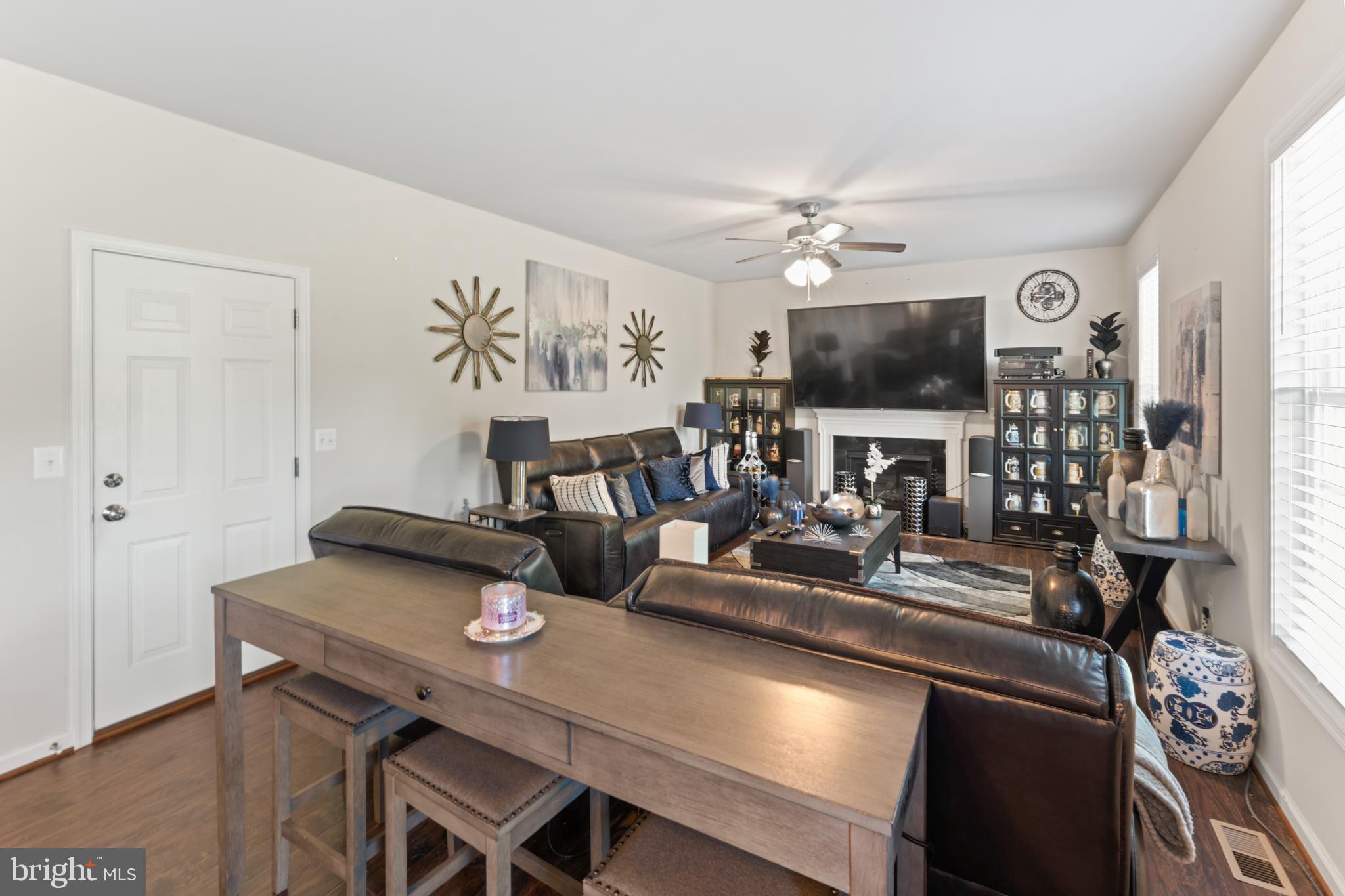 7238 Sunset Road Spotsylvania, VA 22551 - Photo 16 of 41 Living Room