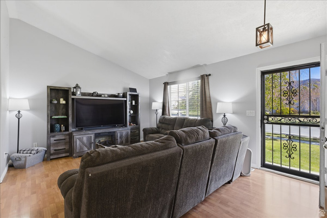 838 740 South Tooele, UT 84074 - Photo 4 of 34