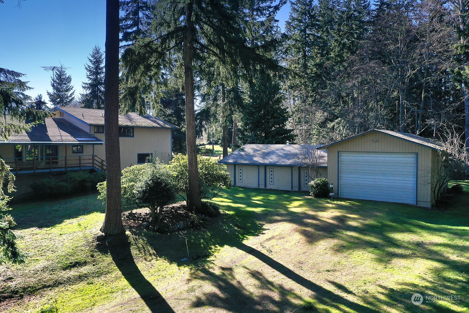 7020 Heggeness Road Clinton, WA 98236 - Photo 3 of 40 Gallery Image 3