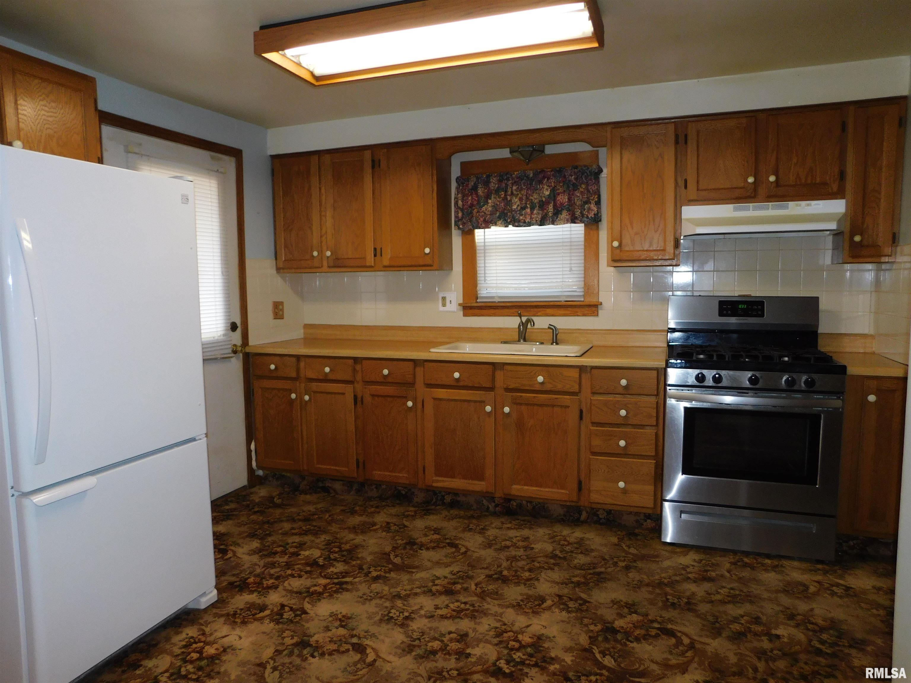 1181 23rd Street Moline, IL 61265 - Photo 3 of 22