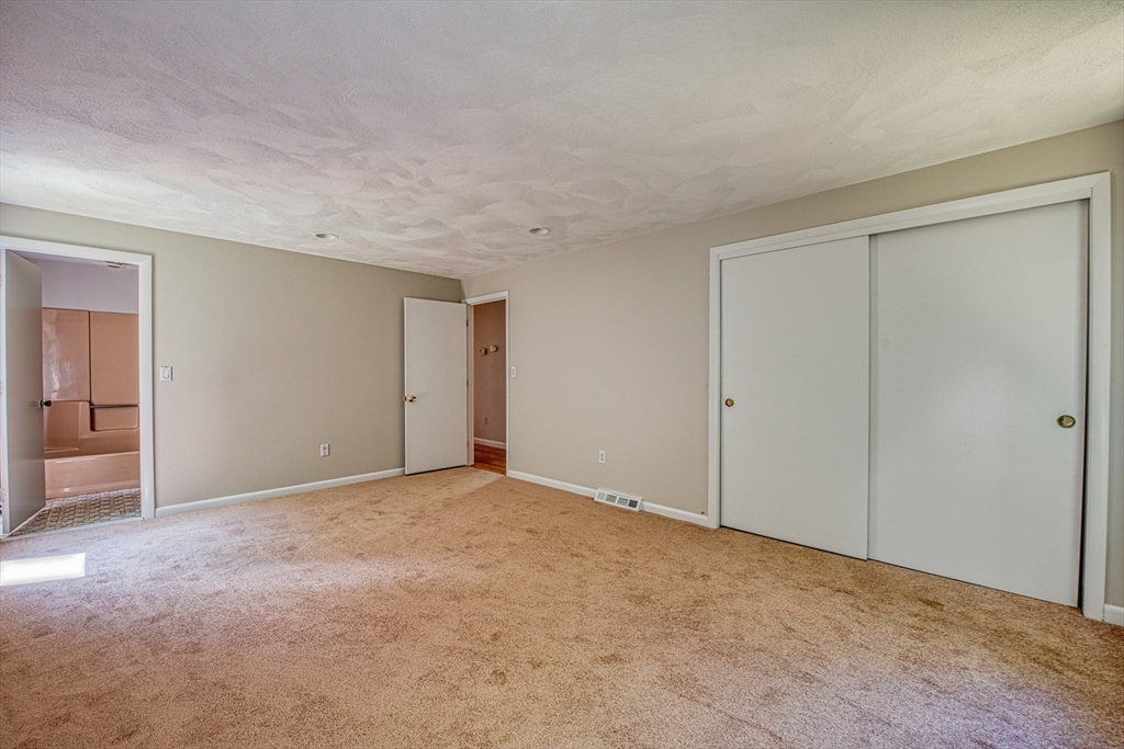 160 Hampton Road Sharon, MA 02067 - Photo 9 of 29