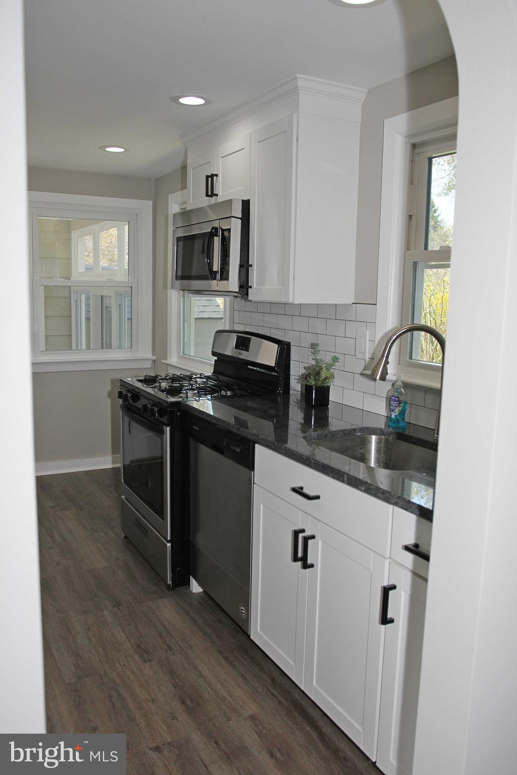 77 Blackwell Road Pennington, NJ 08534 - Photo 6 of 28 Gallery Image 6