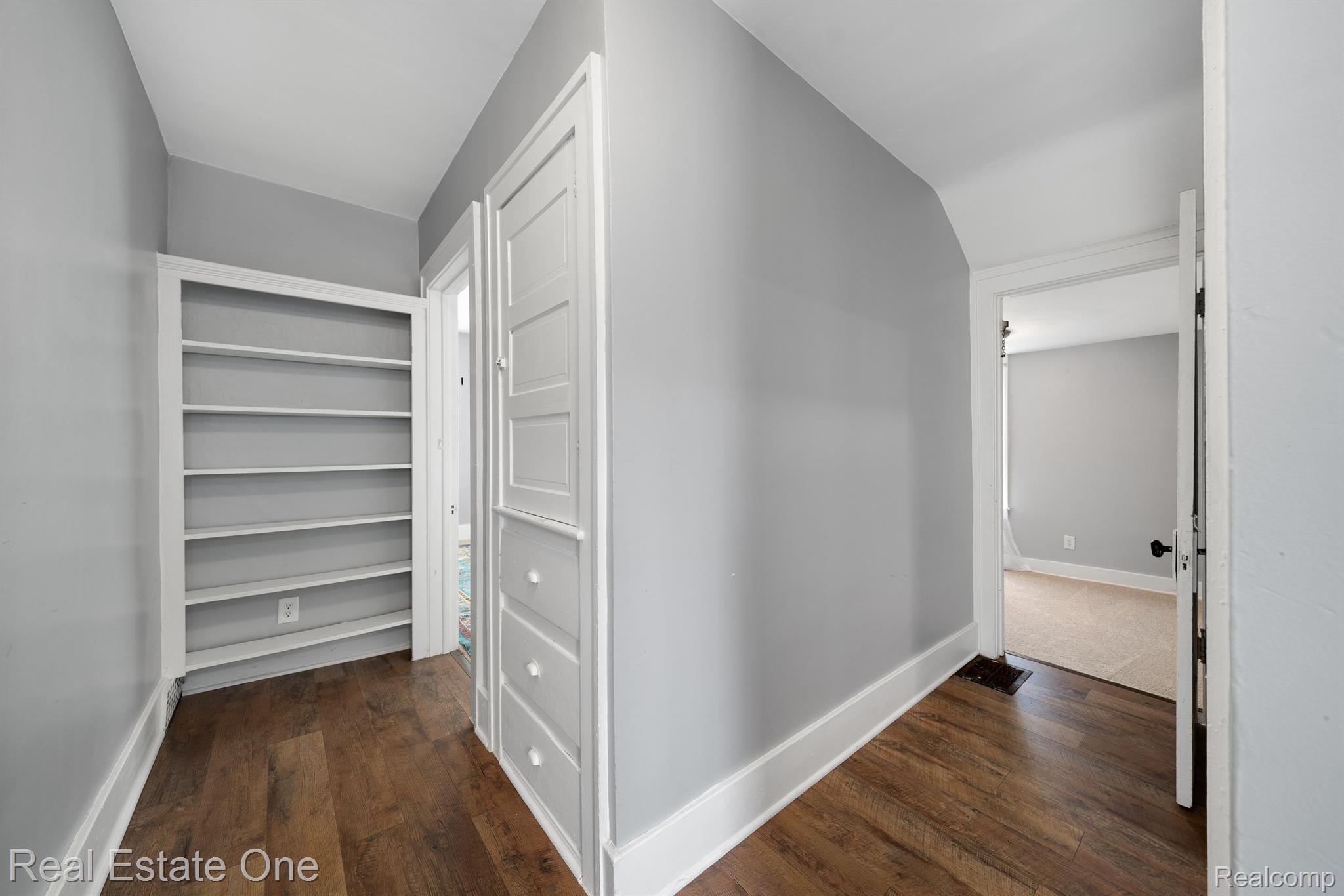 190 Chippewa Road Pontiac, MI 48341 - Photo 19 of 35 upstairs