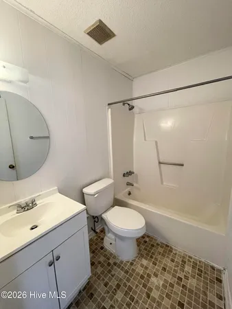 $900 | 102 Ravenwood Drive, Unit B, Jacksonville, NC 28546