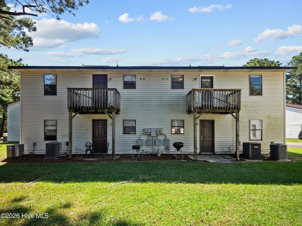 $900 | 102 Ravenwood Drive, Unit B, Jacksonville, NC 28546