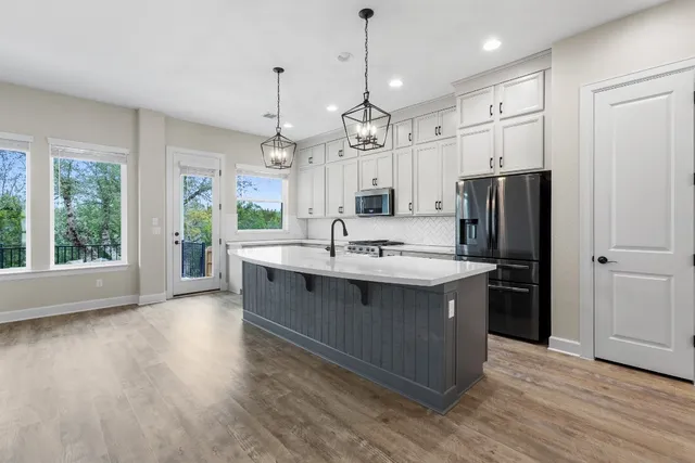 $3,995 | 1046 Hazy Hills Loop, Dripping Springs, TX 78620