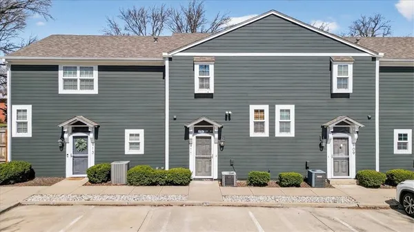 $160,000 | 911 West 41st Place, Unit 911, Kansas City, MO 64111