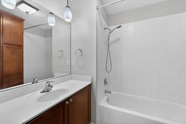 $160,000 | 911 West 41st Place, Unit 911, Kansas City, MO 64111
