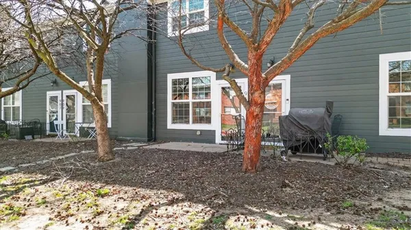 $160,000 | 911 West 41st Place, Unit 911, Kansas City, MO 64111